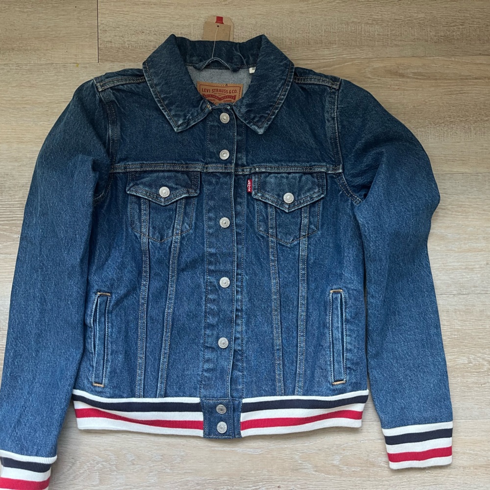 Levi’s women denim  jacket small